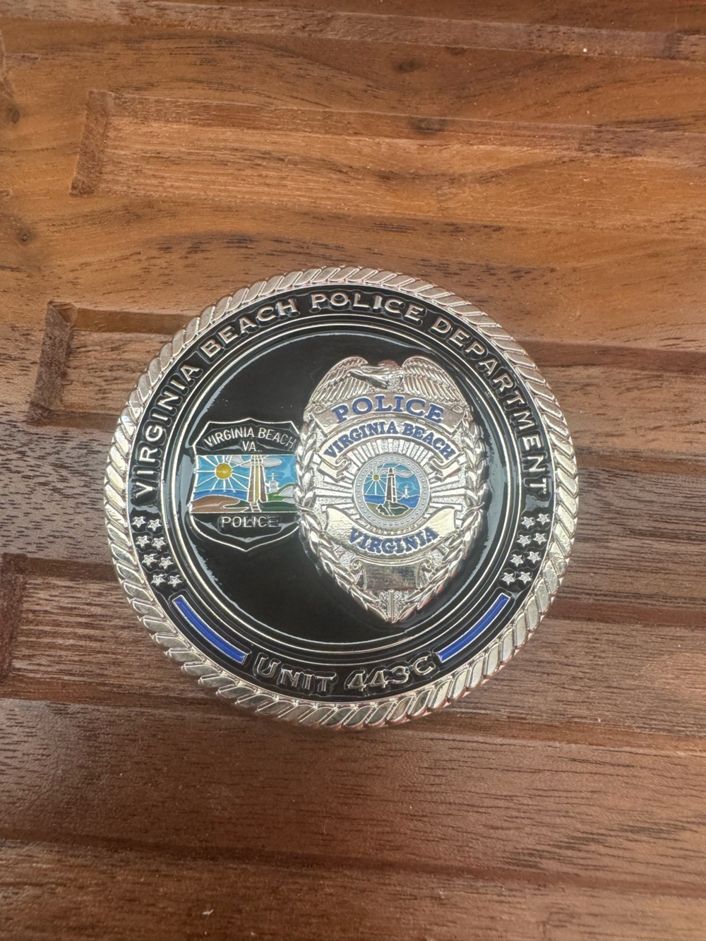 Commemorative Virginia Beach Police Challenge Coin Unit 443c Thin Blue Line - Picture 2 of 2